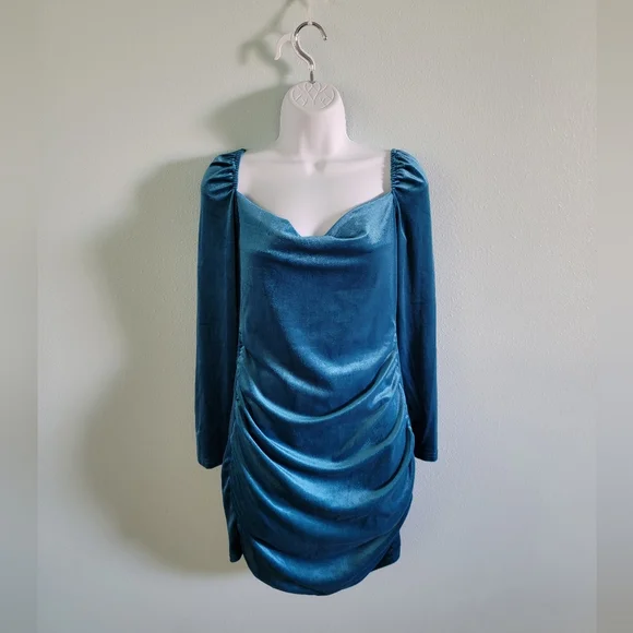 ‼️SOLD‼️Blue velvet ruched draped bodycon dress - Picture 4 of 6